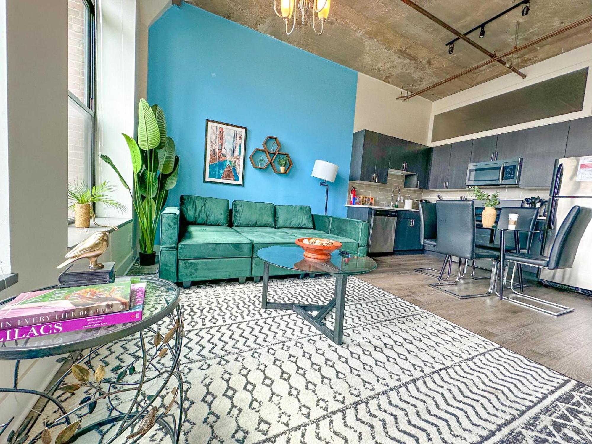 Mccormick Place With View 2br-2ba With Optional Parking That Sleeps Up To 8 *