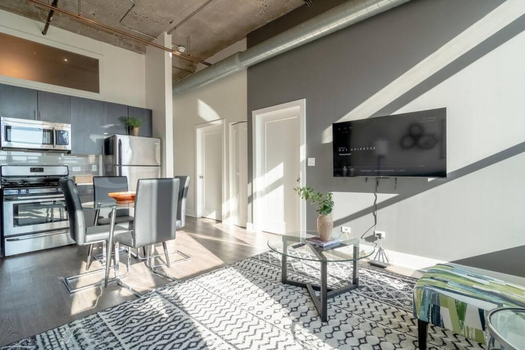 Mccormick Place With View 2br-2ba With Optional Parking That Sleeps Up To 8 *