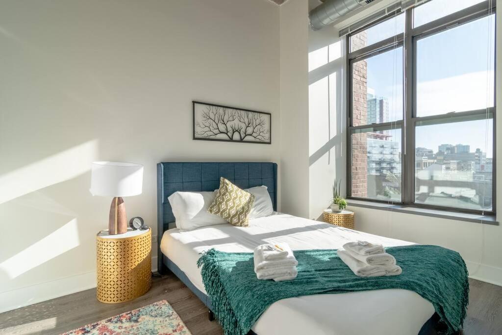 Mccormick Place With View 2br-2ba With Optional Parking That Sleeps Up To 8 Chicago