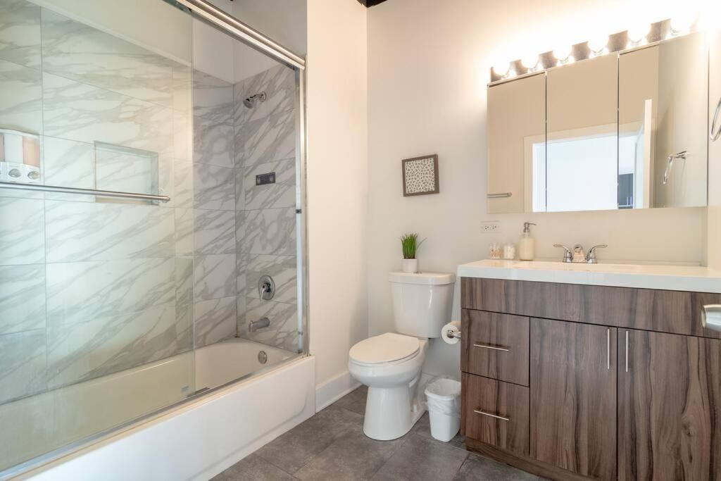 Mccormick Place With View 2br-2ba With Optional Parking That Sleeps Up To 8 * Chicago