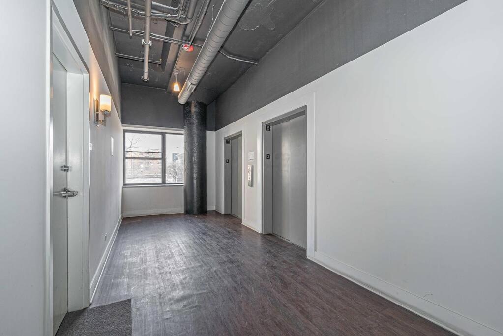 Mccormick Place With View 2br-2ba With Optional Parking That Sleeps Up To 8 Apartment Chicago