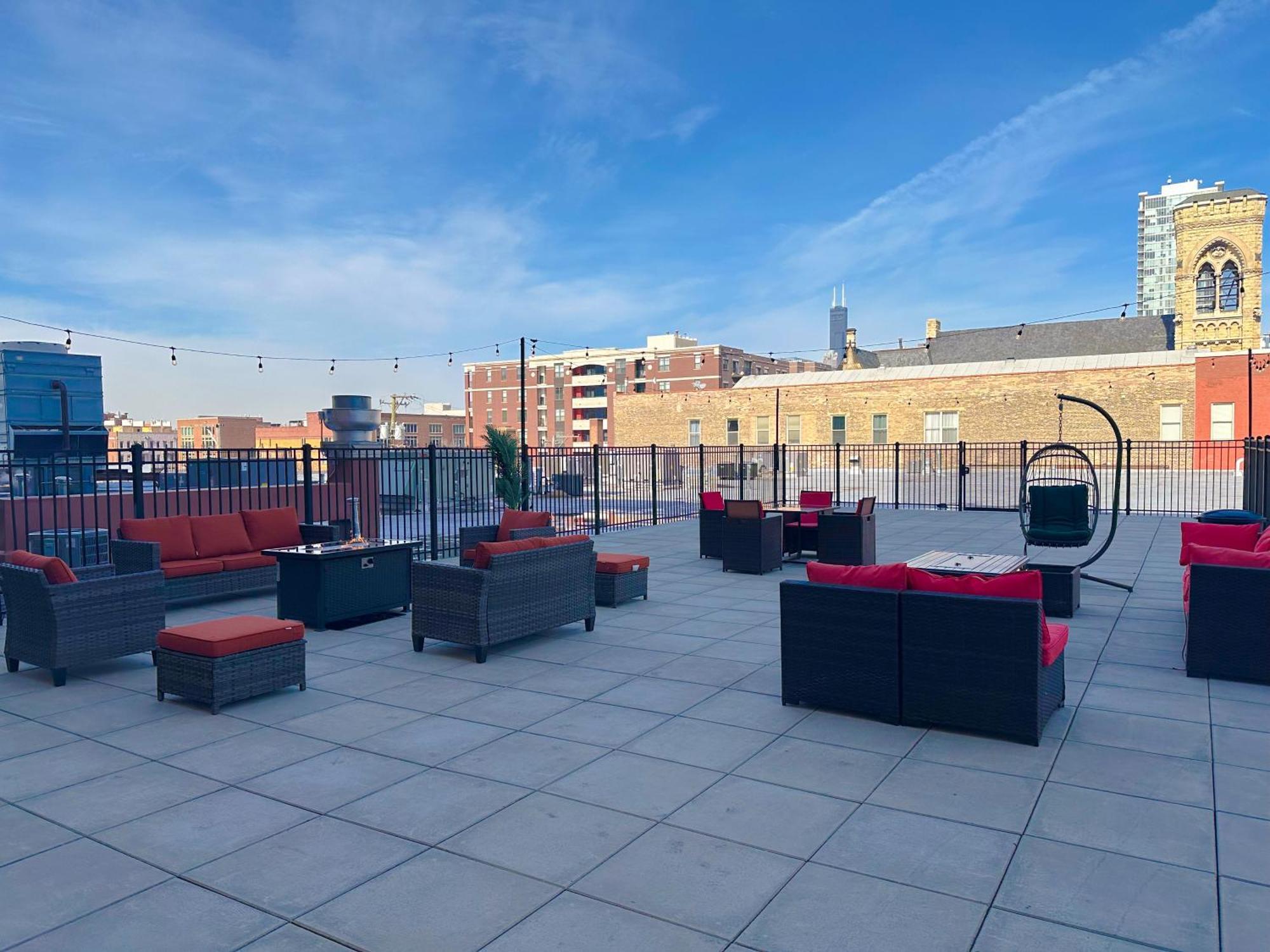 Apartment Mccormick Place With View 2br-2ba With Optional Parking That Sleeps Up To 8