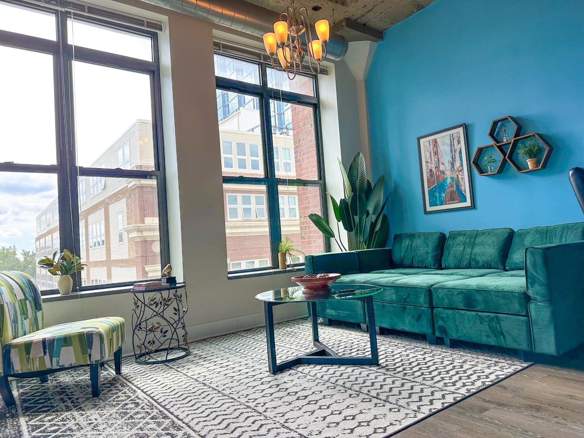 Apartment Mccormick Place With View 2br-2ba With Optional Parking That Sleeps Up To 8 *