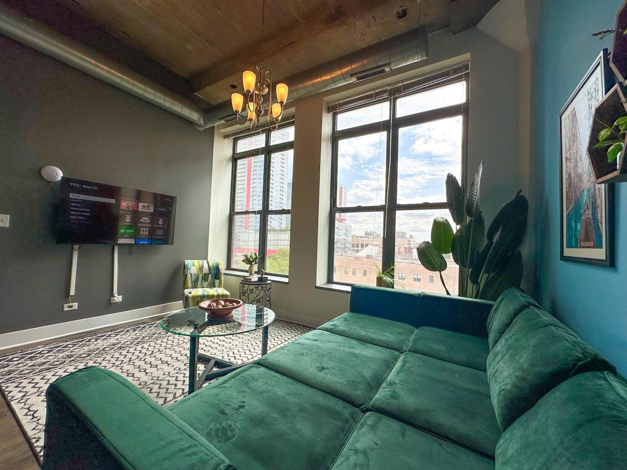 Mccormick Place With View 2br-2ba With Optional Parking That Sleeps Up To 8 Apartment Chicago