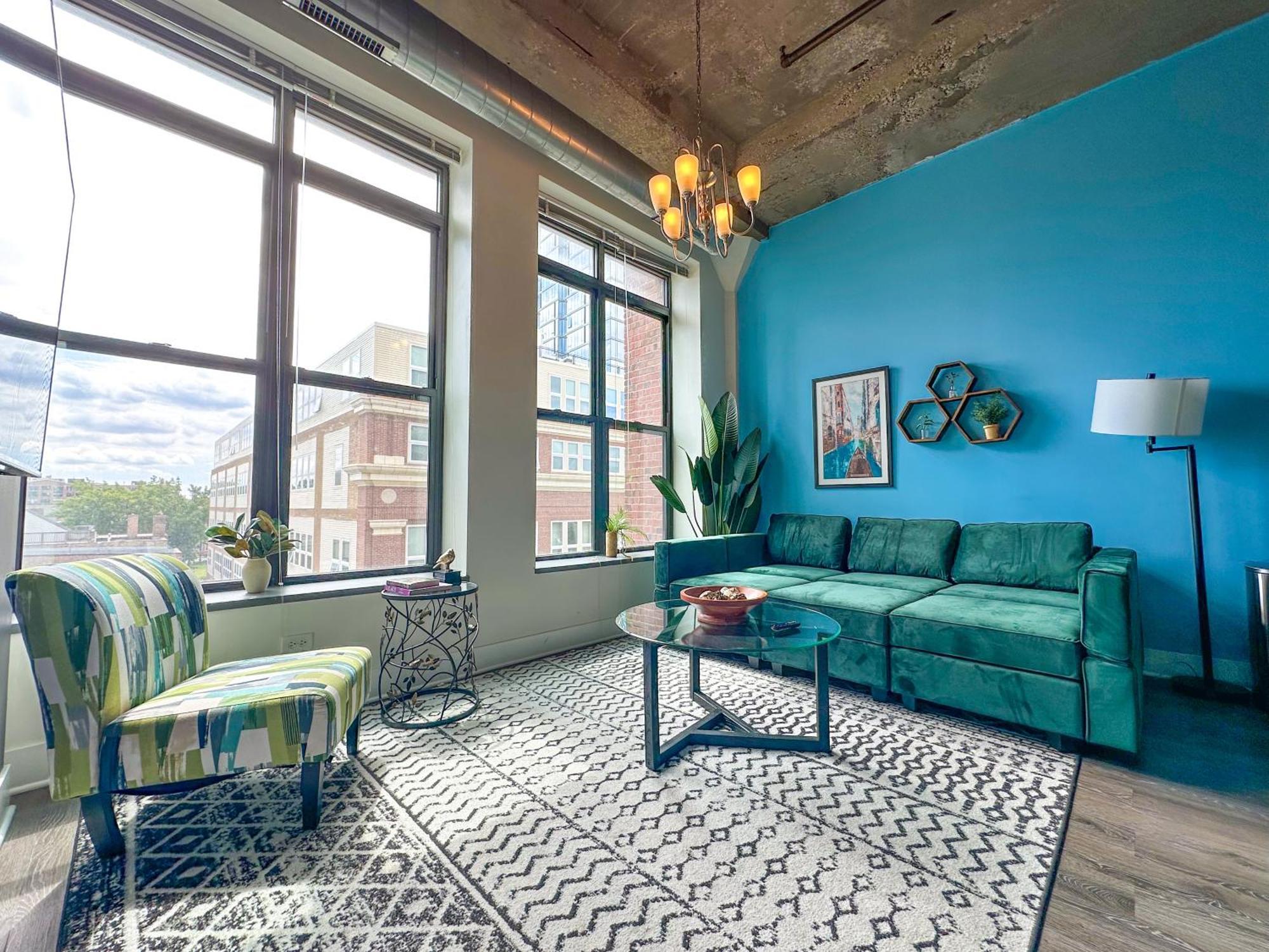 Apartment Mccormick Place With View 2br-2ba With Optional Parking That Sleeps Up To 8 *